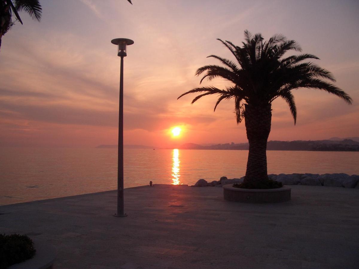 Dalmatia Apartments Podstrana Bagian luar foto